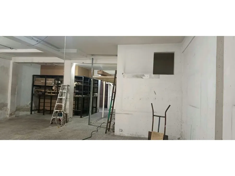Alquilo local comercial 127m2 El Cementerio 1937 - 6