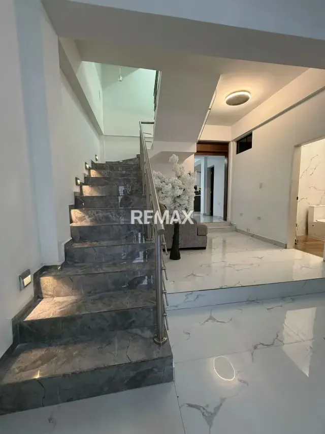 Venta de casa moderna en Jardín Mañongo - 5