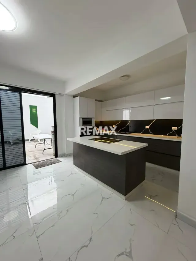 Venta de casa moderna en Jardín Mañongo - 6