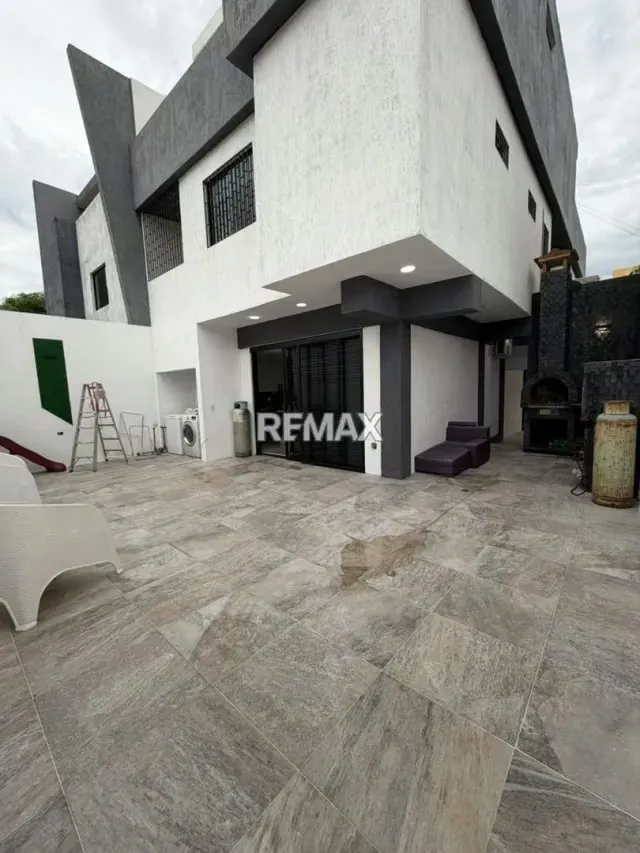 Venta de casa moderna en Jardín Mañongo - 7