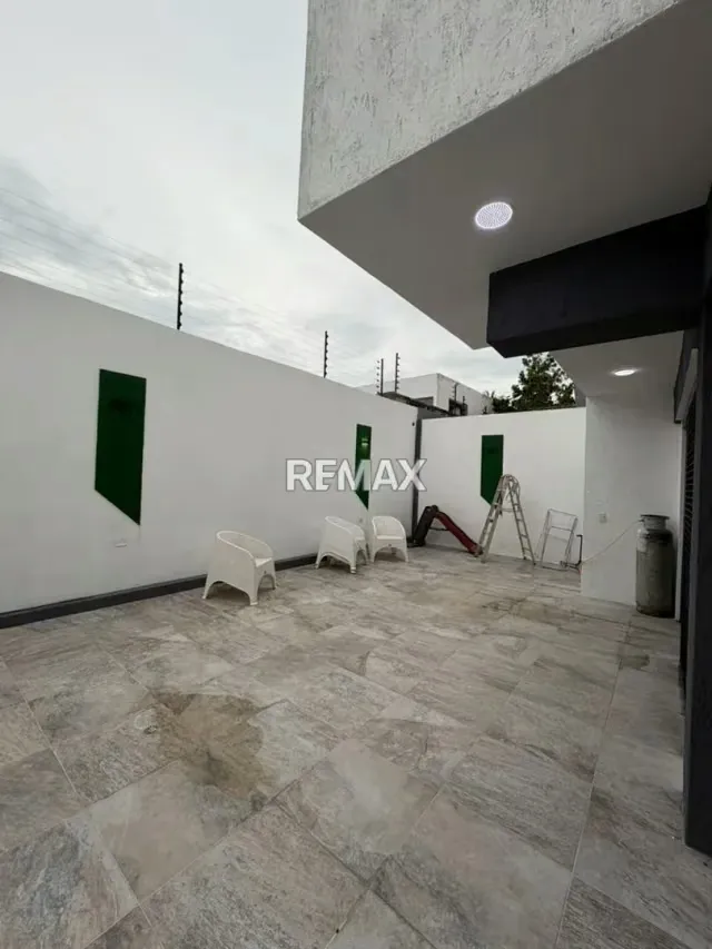 Venta de casa moderna en Jardín Mañongo - 8
