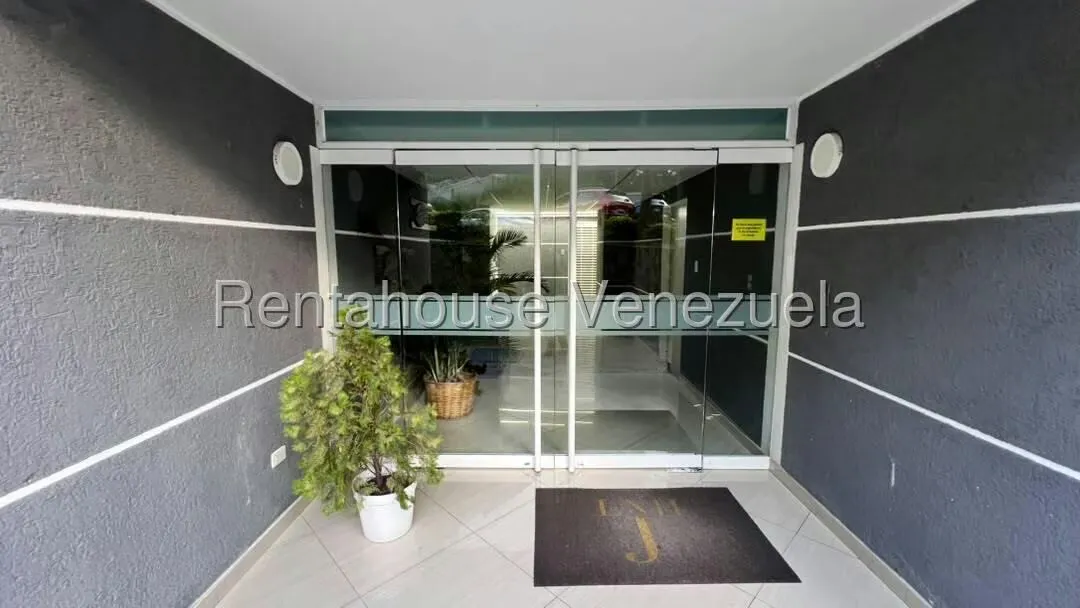 Apartamento (1 Nivel) en Venta en Los Naranjos Humboldt, Distrito Metropolitano - 2