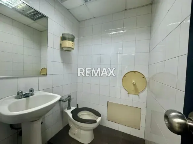 En venta amplio Local Comercial en Galerias Prados del Este 183M² - 15