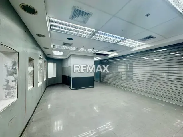 En venta amplio Local Comercial en Galerias Prados del Este 183M² - 9