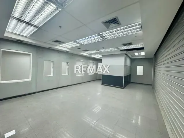 En venta amplio Local Comercial en Galerias Prados del Este 183M² - 10