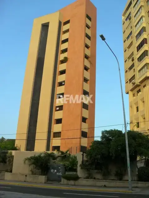 ALQUILO APARTAMENTO EN BELLA VISTA PLAZA