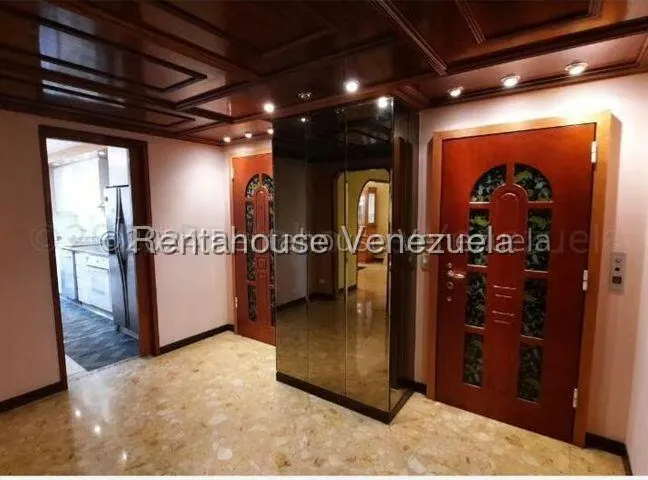 Apartamento (1 Nivel) en Alquiler en El Rosal, Distrito Metropolitano - 2