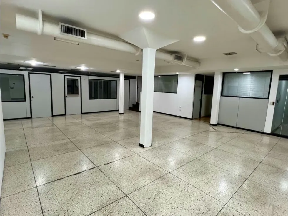 En Venta Galpon tipo Edificio Industrial Comercial en Boleita Sur. - 18