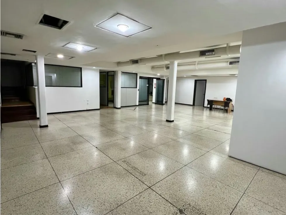En Venta Galpon tipo Edificio Industrial Comercial en Boleita Sur. - 20