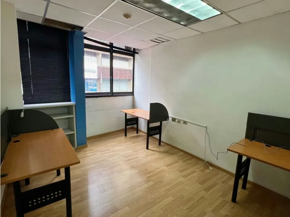 En Venta Galpon tipo Edificio Industrial Comercial en Boleita Sur. - 24