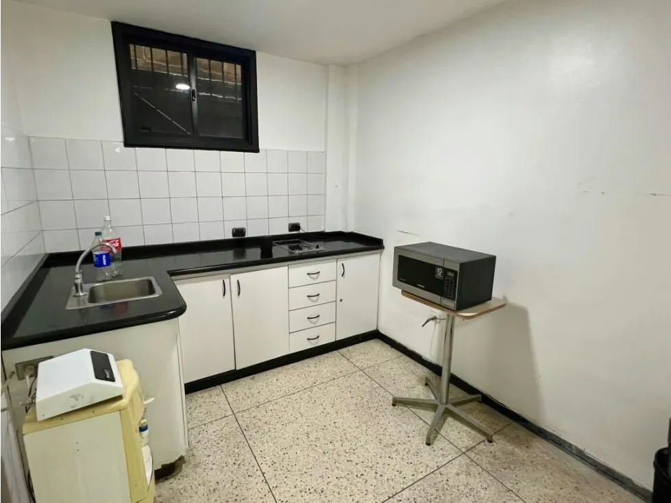 En Venta Galpon tipo Edificio Industrial Comercial en Boleita Sur. - 25