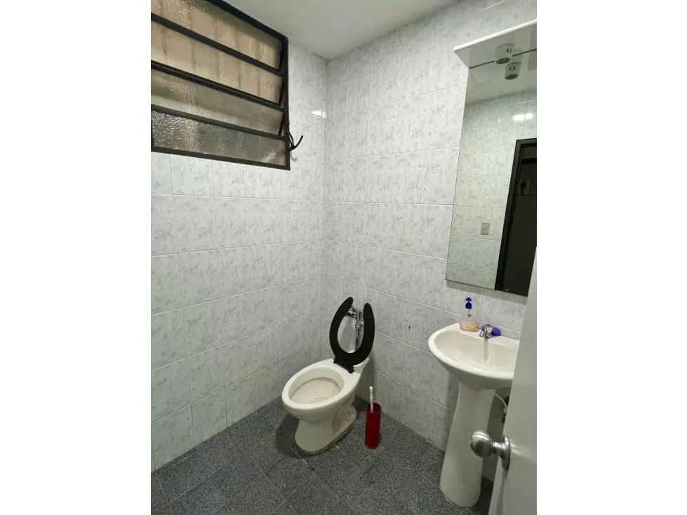 En Venta Galpon tipo Edificio Industrial Comercial en Boleita Sur. - 26