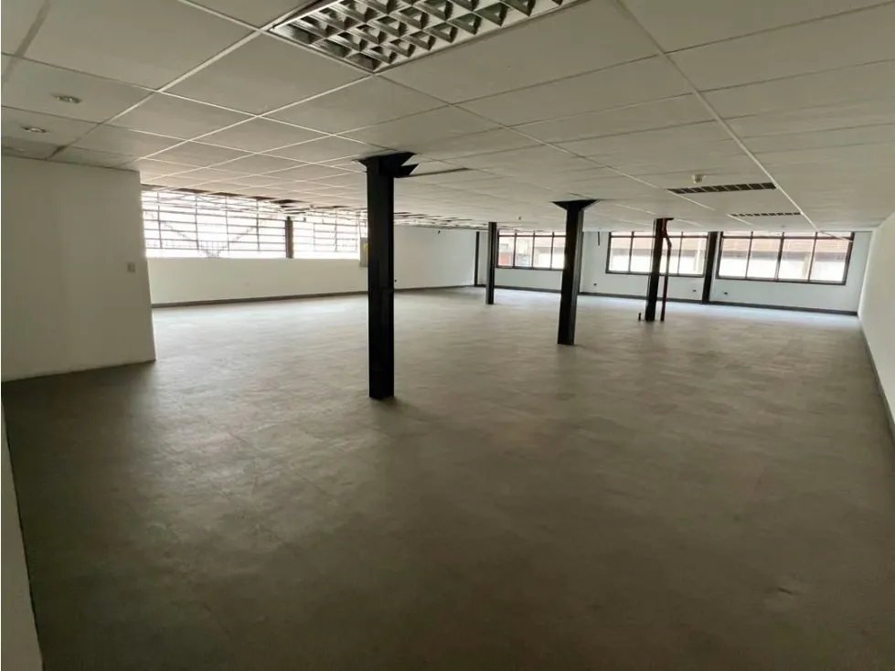 En Venta Galpon tipo Edificio Industrial Comercial en Boleita Sur. - 35