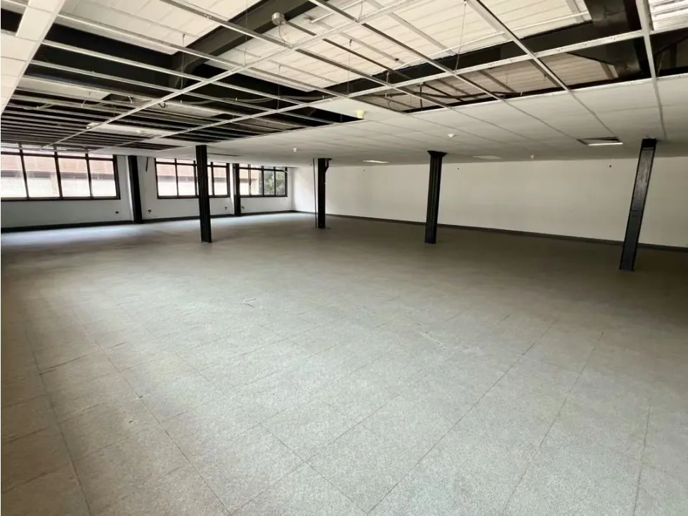 En Venta Galpon tipo Edificio Industrial Comercial en Boleita Sur. - 36