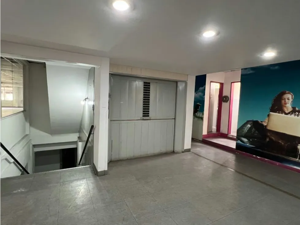 En Venta Galpon tipo Edificio Industrial Comercial en Boleita Sur. - 42