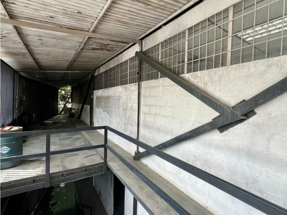 En Venta Galpon tipo Edificio Industrial Comercial en Boleita Sur. - 49