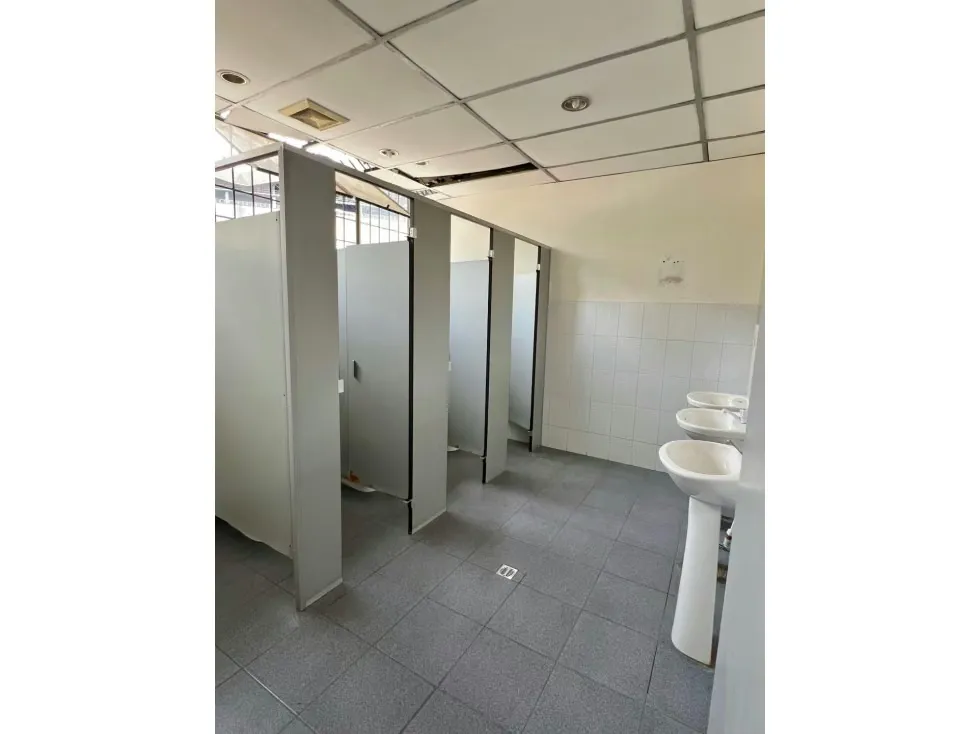 En Venta Galpon tipo Edificio Industrial Comercial en Boleita Sur. - 51