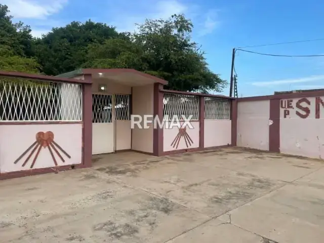 Casa Comercial en Sierra Maestra, Urbanización La Alhambra. En Alquiler