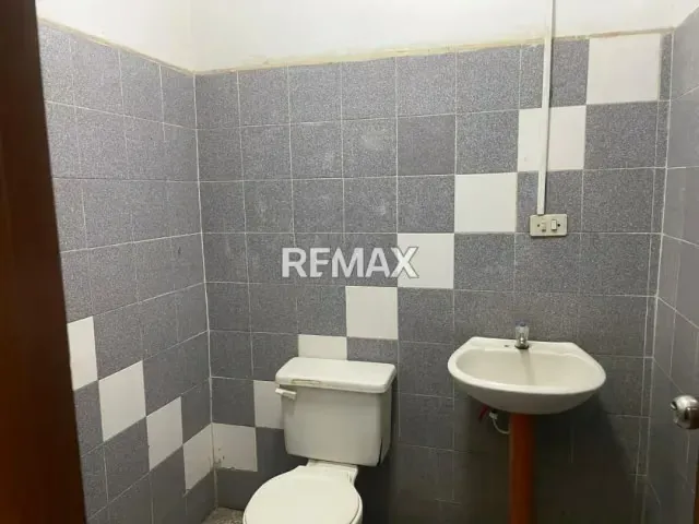 Casa Comercial en Sierra Maestra, Urbanización La Alhambra. En Alquiler - 11