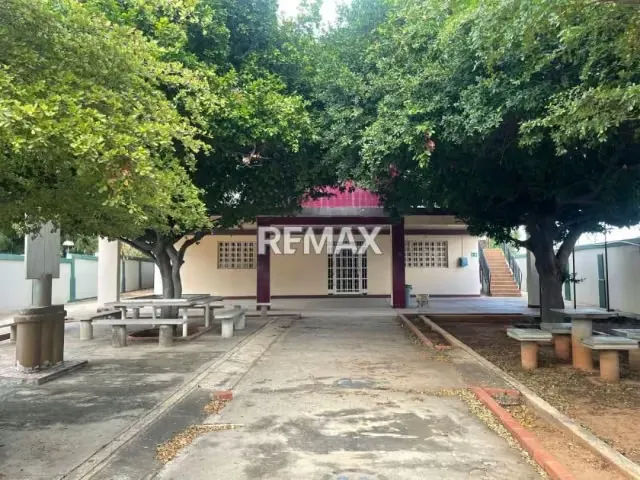 Casa Comercial en Sierra Maestra, Urbanización La Alhambra. En Alquiler - 2
