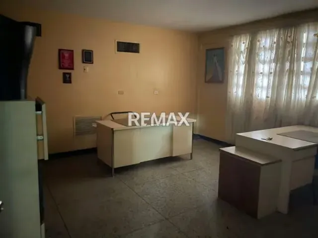 Casa Comercial en Sierra Maestra, Urbanización La Alhambra. En Alquiler - 9