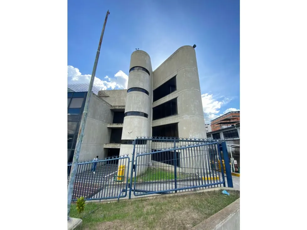 OFICINA EN ALQUILER 135 M2-URB. LOS RUICES