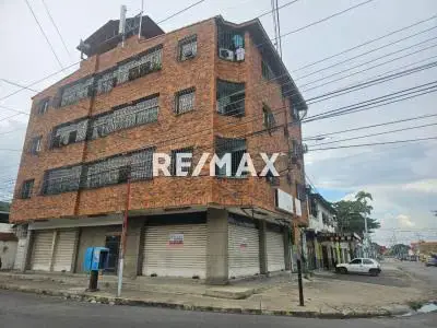 Local en Planta Baja Avenida Principal La Cooperativa