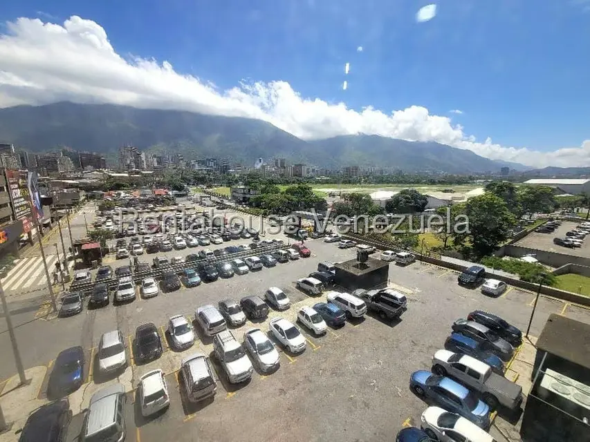 Apartamento (1 Nivel) en Alquiler en Chuao, Distrito Metropolitano - 19