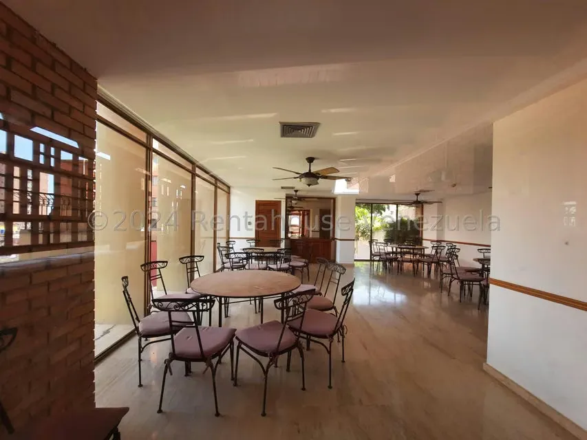 Apartamento (1 Nivel) en Venta en La Lago, Zulia - 25