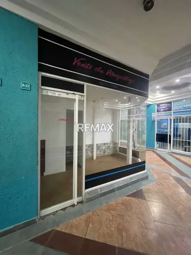 Se Alquila Local Comercial en el Centro Comercial Camino Real Barcelona
