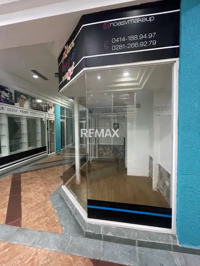 Se Alquila Local Comercial en el Centro Comercial Camino Real Barcelona - 4