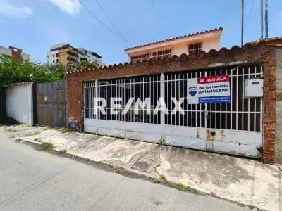 CASA EN ALQUILER URB. LA SOLEDAD