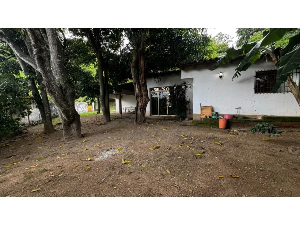 Vendo casa 1069m2 4H+S/4.5B+S/6P Prados del este - 4