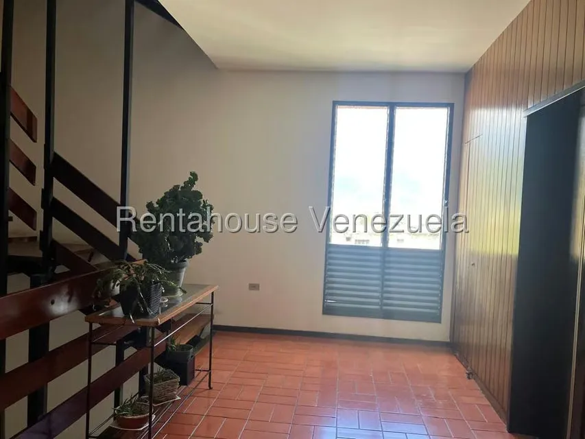 Apartamento (1 Nivel) en Alquiler en Colinas de Bello Monte, Distrito Metropolitano - 37
