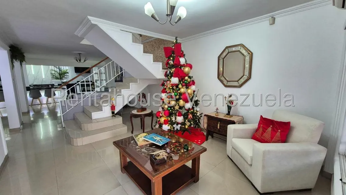Casa (Duplex) en Venta en La Rosaleda, Lara - 2