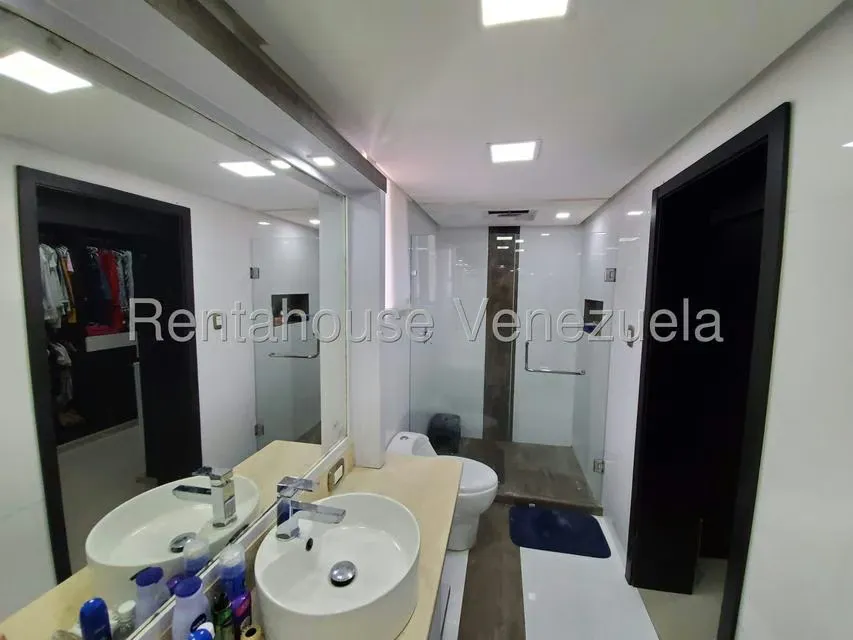 Casa (Duplex) en Venta en La Rosaleda, Lara - 48