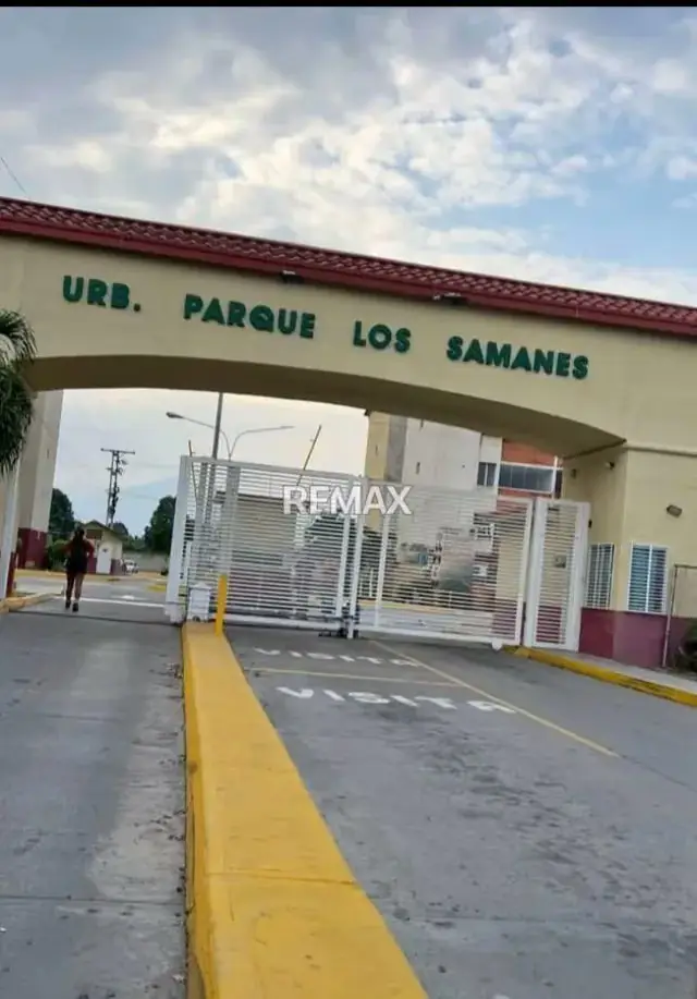 SE VENDE APARTAMENTO EN LA URB. PARQUE LOS SAMANES