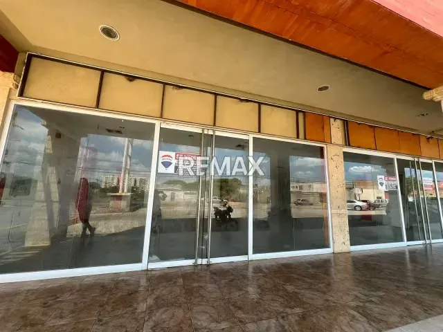 Local en Alquiler Ubicado en el Doral. Santa Irene Av Girardot - 2