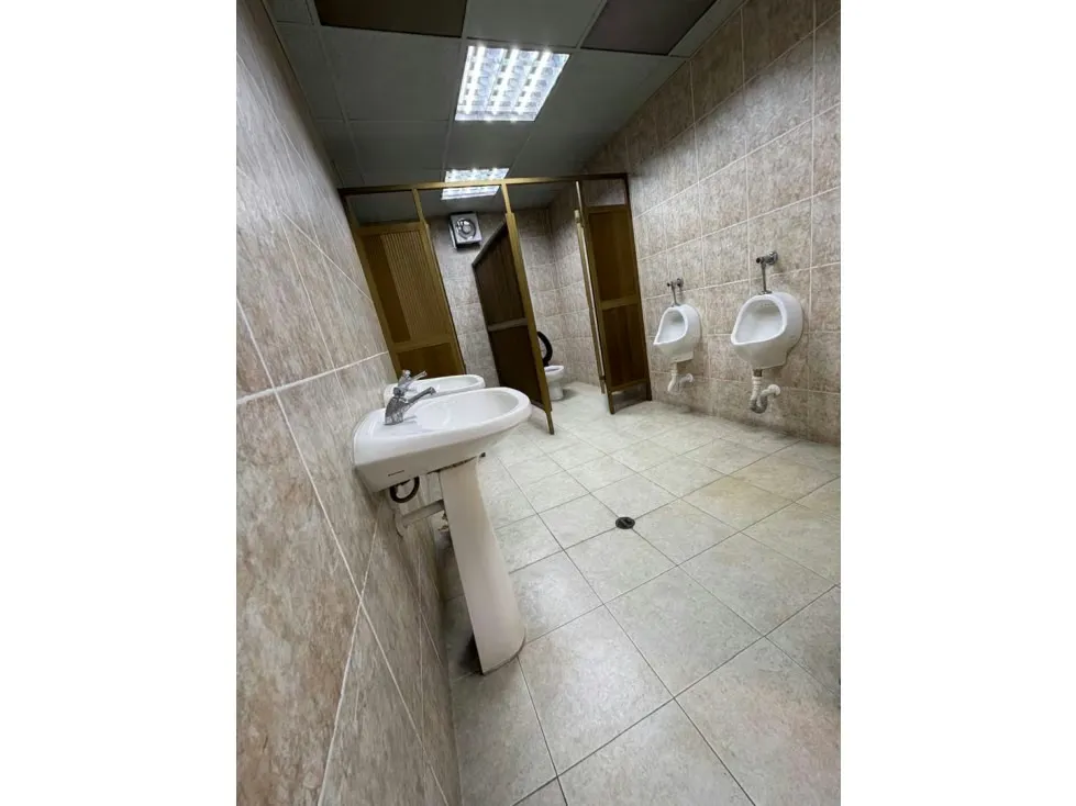 En Alquiler/Venta Amplio Local en la Urbina - 14