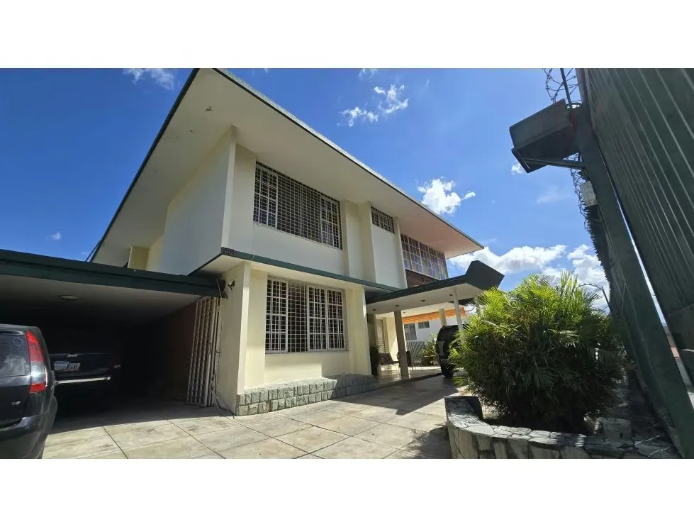Vendo casa 950m2 El Marques 0757