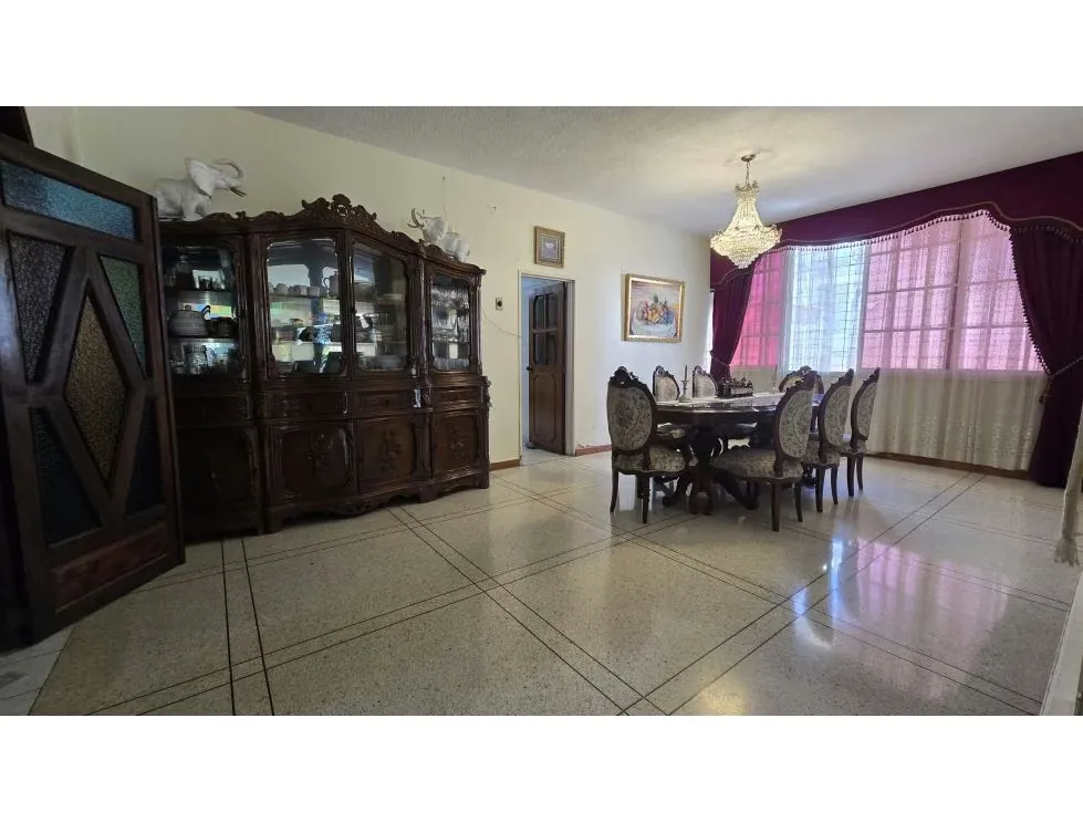 Vendo casa 950m2 El Marques 0757 - 8