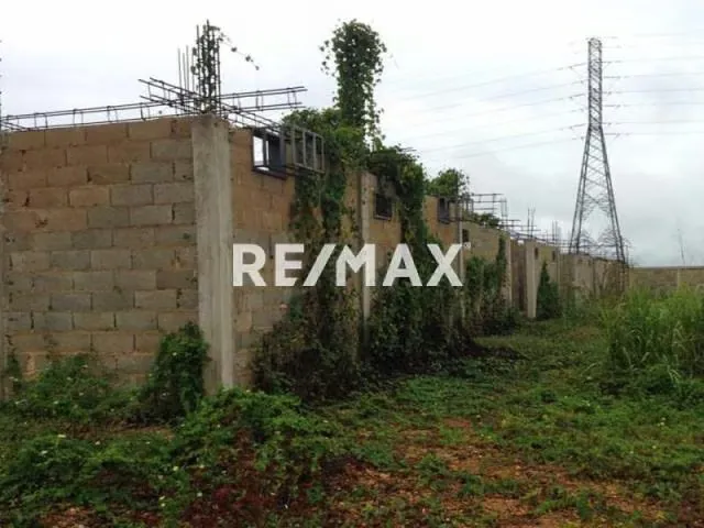 EN VENTA TERRENO DE (28.029 Mts2) METROS CUADRADOS A ORILLA DE CARRETERA EN EL SECTOR TIBANA EN EL ESTADO FALCON. - 2