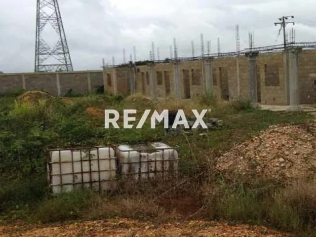 EN VENTA TERRENO DE (28.029 Mts2) METROS CUADRADOS A ORILLA DE CARRETERA EN EL SECTOR TIBANA EN EL ESTADO FALCON. - 3