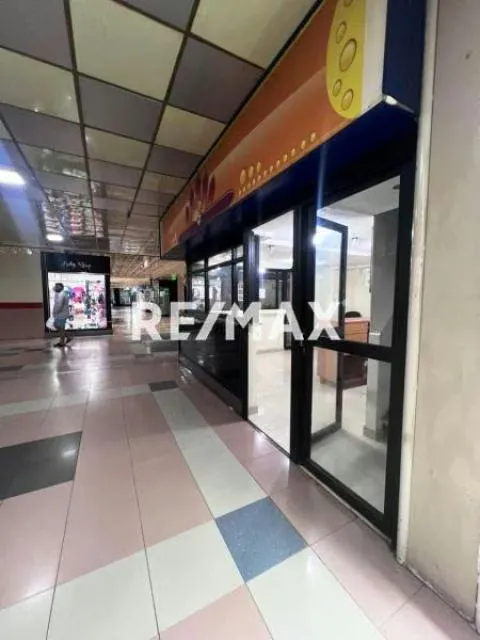 LOCAL COMERCIAL EN ALQUILER - URB. MONTALBÁN - 3