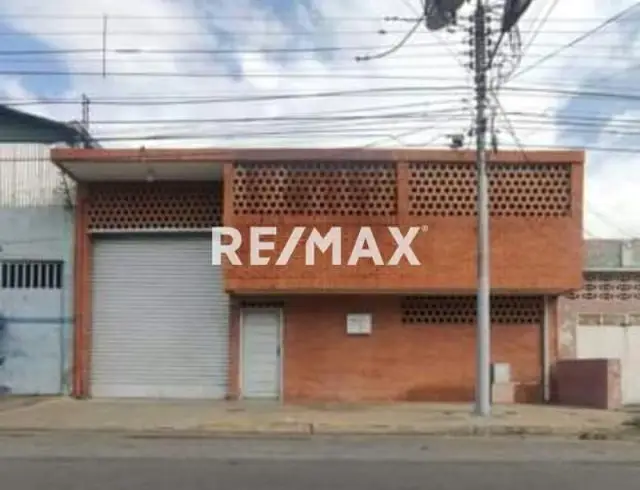 GALPON EN VENTA CON AREA DE OFICINA O APARTAMENTO URB. LA MARACAYA.