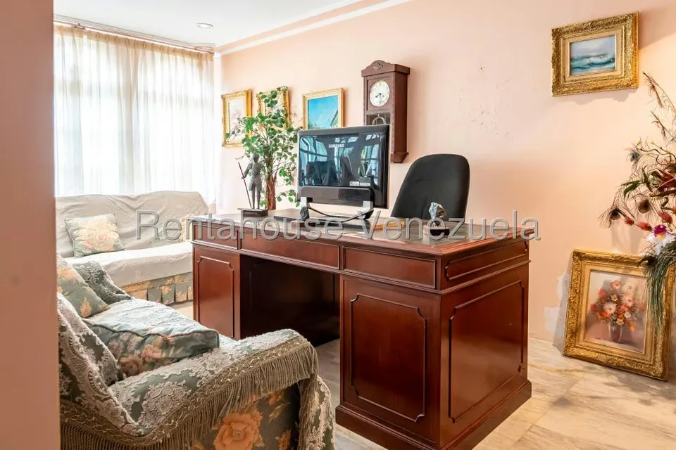 Casa (Multipes Niveles) en Venta en Lomas de Prados del Este, Distrito Metropolitano - 11