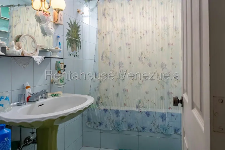 Casa (Multipes Niveles) en Venta en Lomas de Prados del Este, Distrito Metropolitano - 19