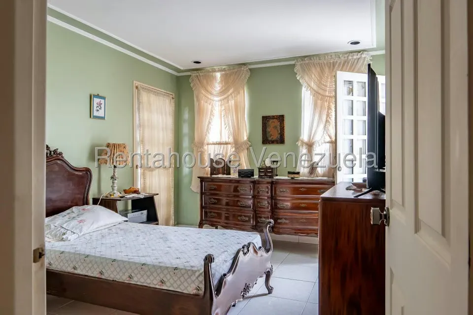 Casa (Multipes Niveles) en Venta en Lomas de Prados del Este, Distrito Metropolitano - 23