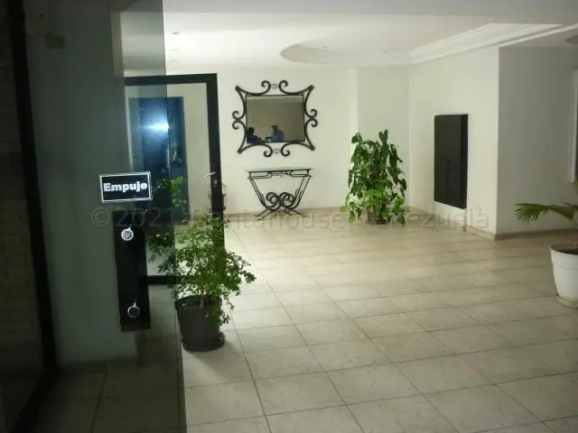 Apartamento (1 Nivel) en Alquiler en Prebo I, Carabobo - 2