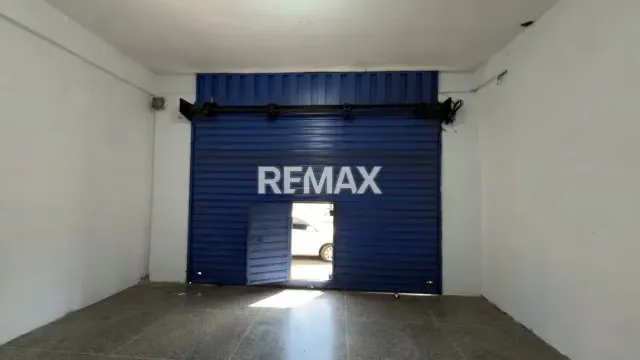 ALQUILER LOCAL COMERCIAL A PIE DE CALLE AV VENEZUELA - 11